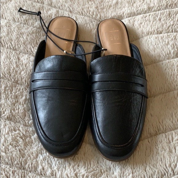 GAP Shoes - GAP Leather Loafer Slides NEW